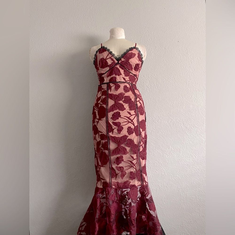NWT Lulus Alluring Dream Burgundy Floral Mesh Lace Trumpet Midi Dress, Small